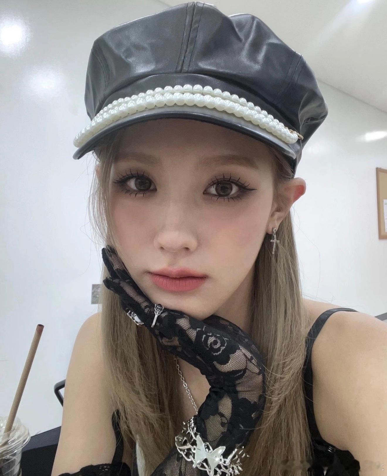 你的瞳孔变成樱花粉色赵美延