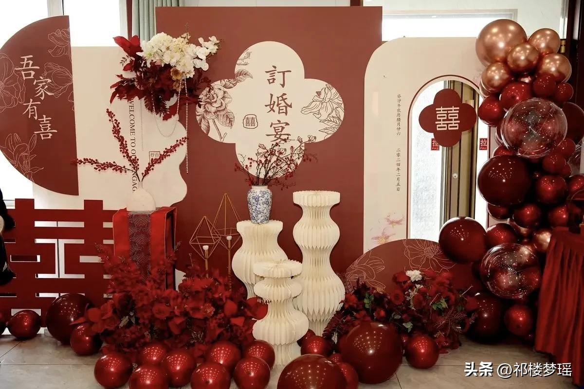 25岁的小何是一名独生女，今年大学毕业生，前不久刚刚举行了订婚仪式，她代表爸爸妈