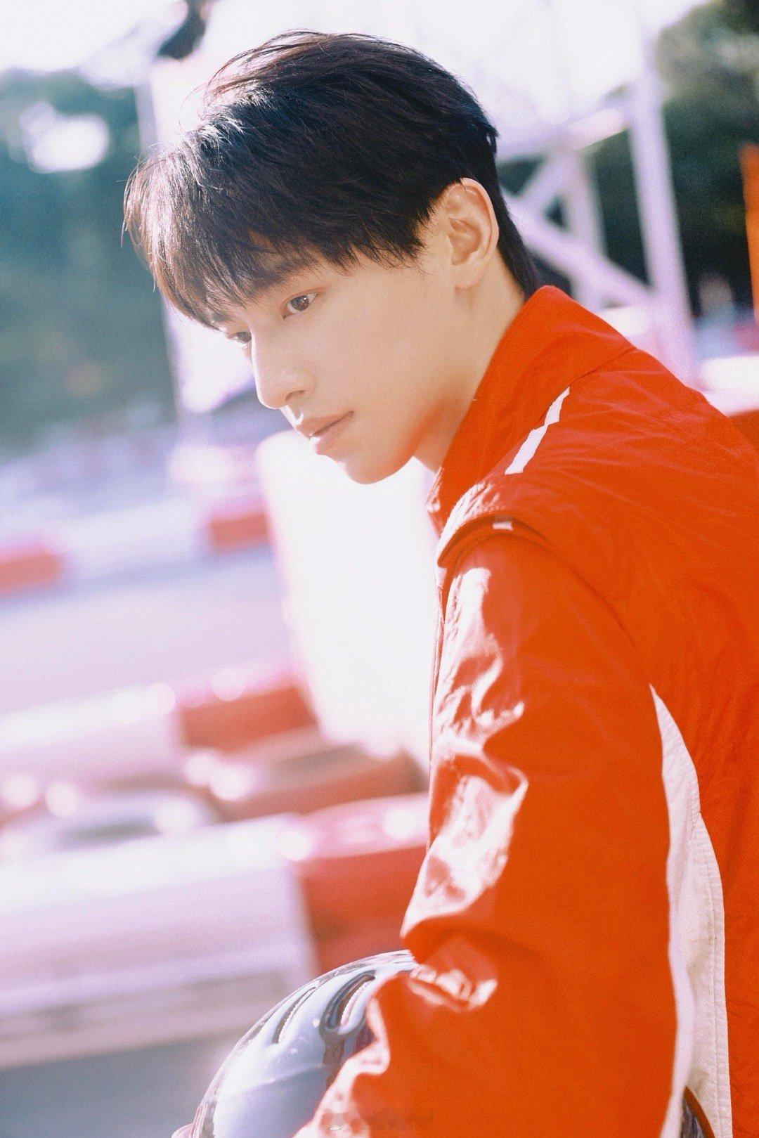 辛云来是剧组卡皮巴拉 辛云来，名副其实的“剧组卡皮巴拉”！他拥有一种让周围环境都