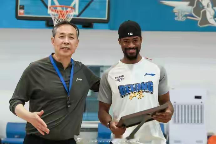 【CBA季后赛即将激烈上演，北京北汽再次引援，签约阿隆德斯.威廉姆斯加盟，向总冠