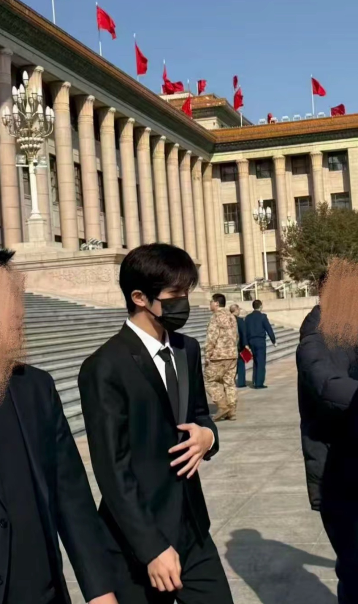 易烊千玺电影惊蛰无声四字 易烊千玺 yyqx 四字弟弟 我去这是今天的活动吗 