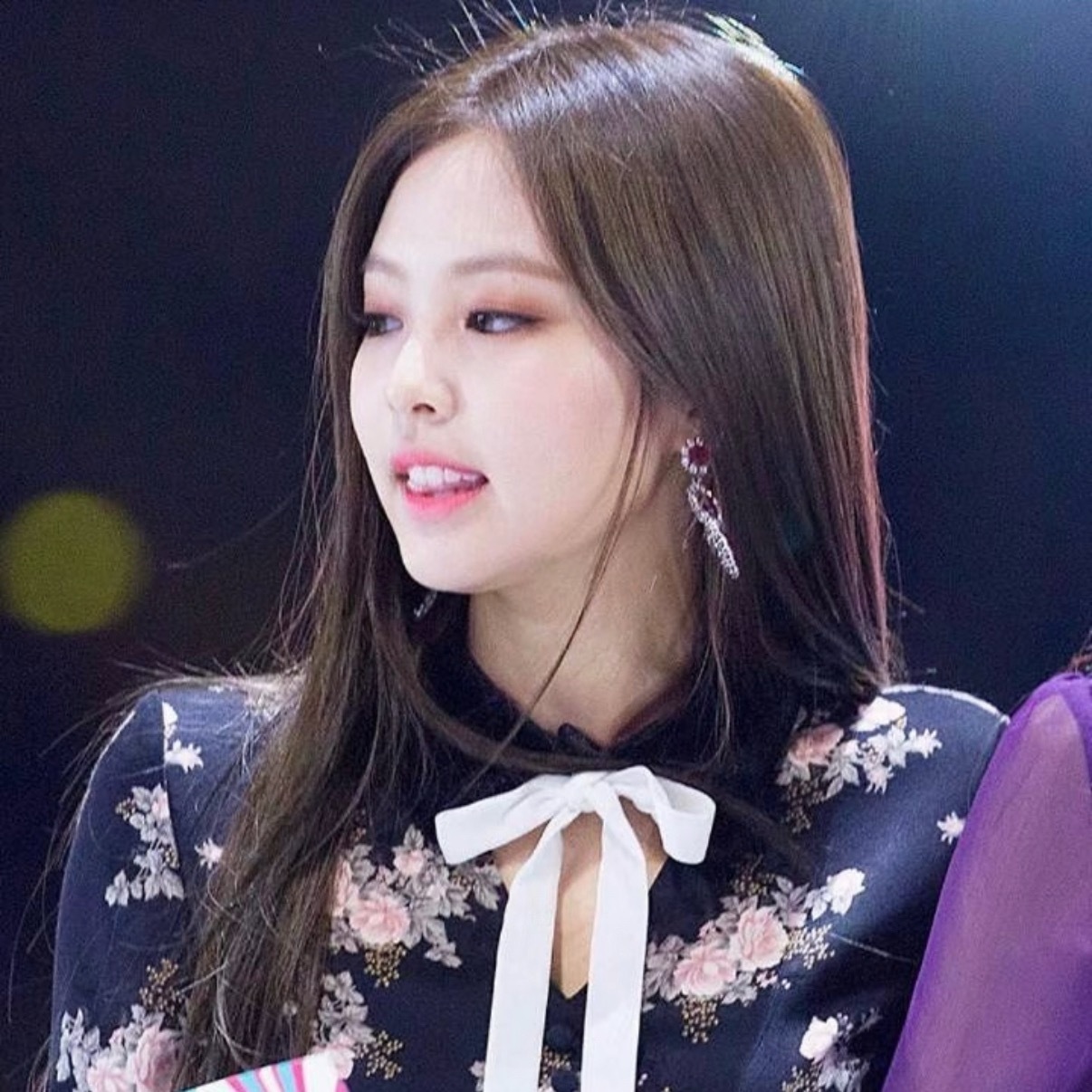 JENNIE[超话]  妈咪啊[泪][舔屏] ​​​