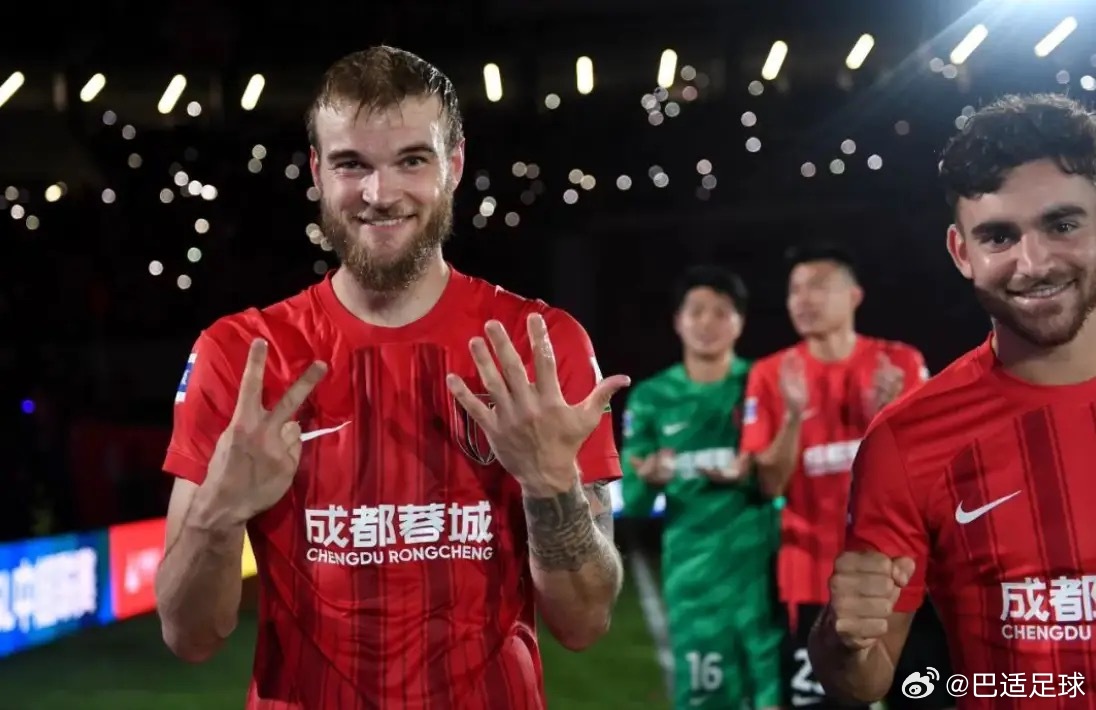 据称，提莫续约的事情峰回路转，但愿这个消息靠谱。找一个中后卫外援不是太难的事情，