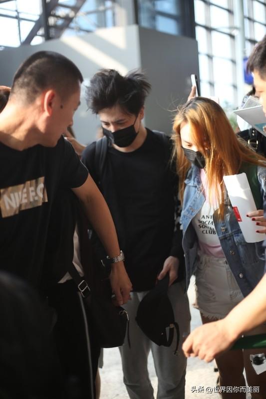 兜兜转转还是你！薛之谦高磊鑫二胎疑曝光！
被拍到现身妇产医院，孕态明显，即将迎来