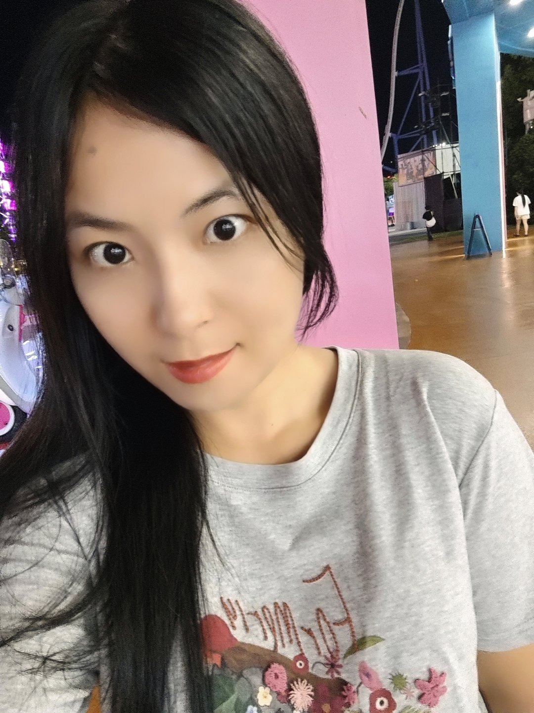 你这脸型简直是老天爷喂饭吃，所有机位拍出来都挑不出半分毛病。以后剧组的鹅蛋脸标准