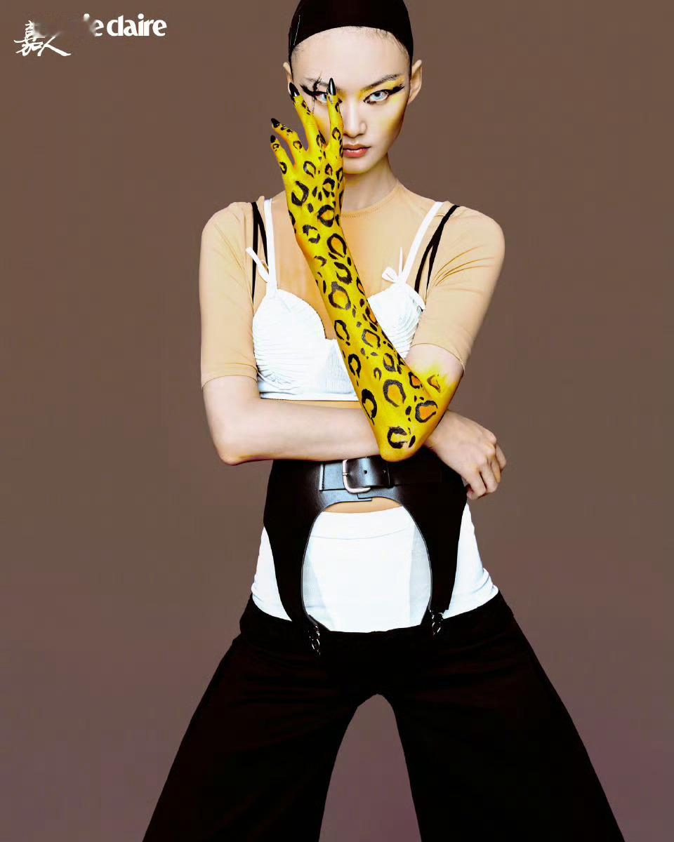 贺聪嘉人一月刊封面贺聪静水流深大片摄影：NICK YANG 