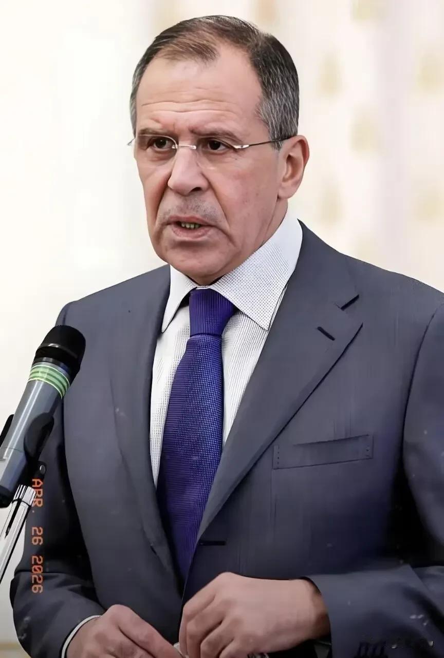 拉夫罗夫一句话，把西方最不愿听的那层窗户纸捅穿了。
近20年的俄罗斯外长，什么大