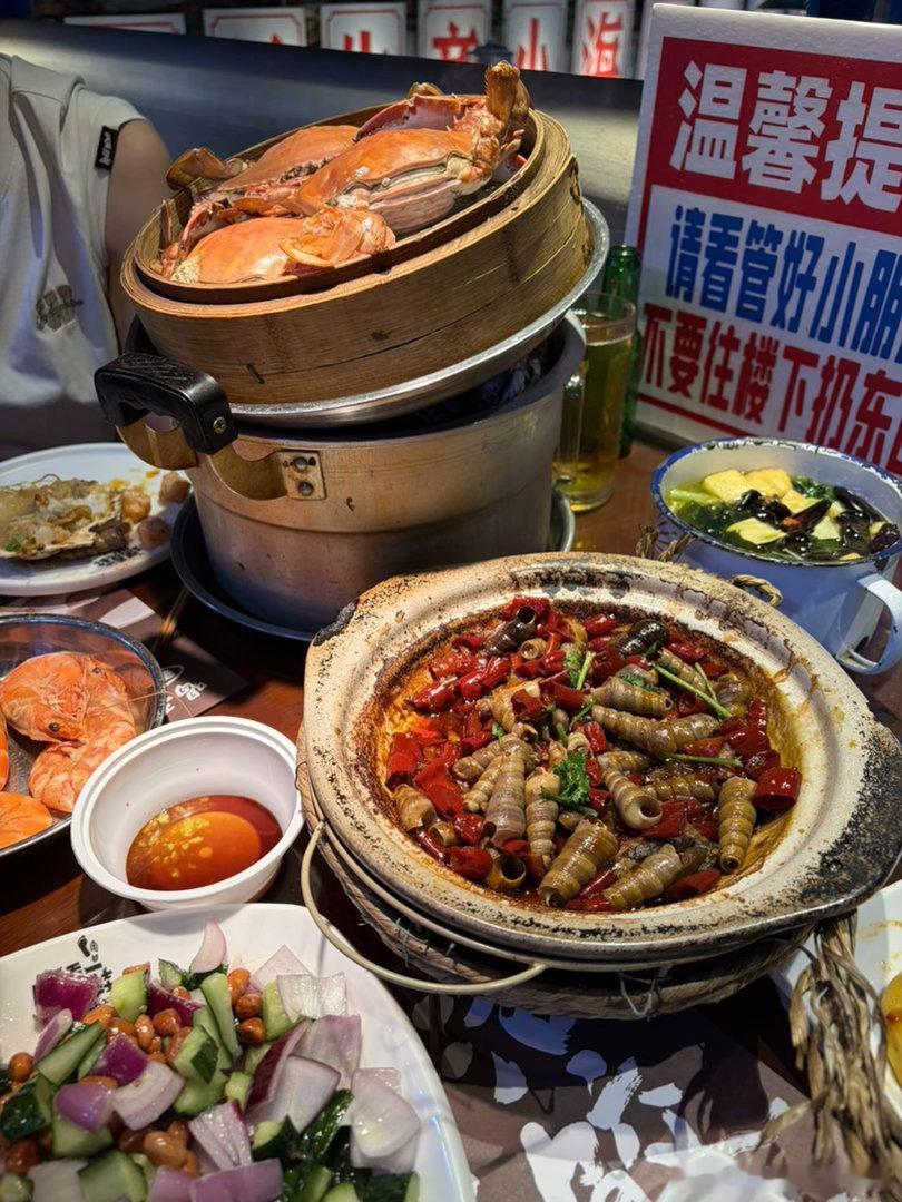 餐饮真是个残忍的行业，有的像印钞机，有的像无底洞。这都晚上11点了，还爆满，口味