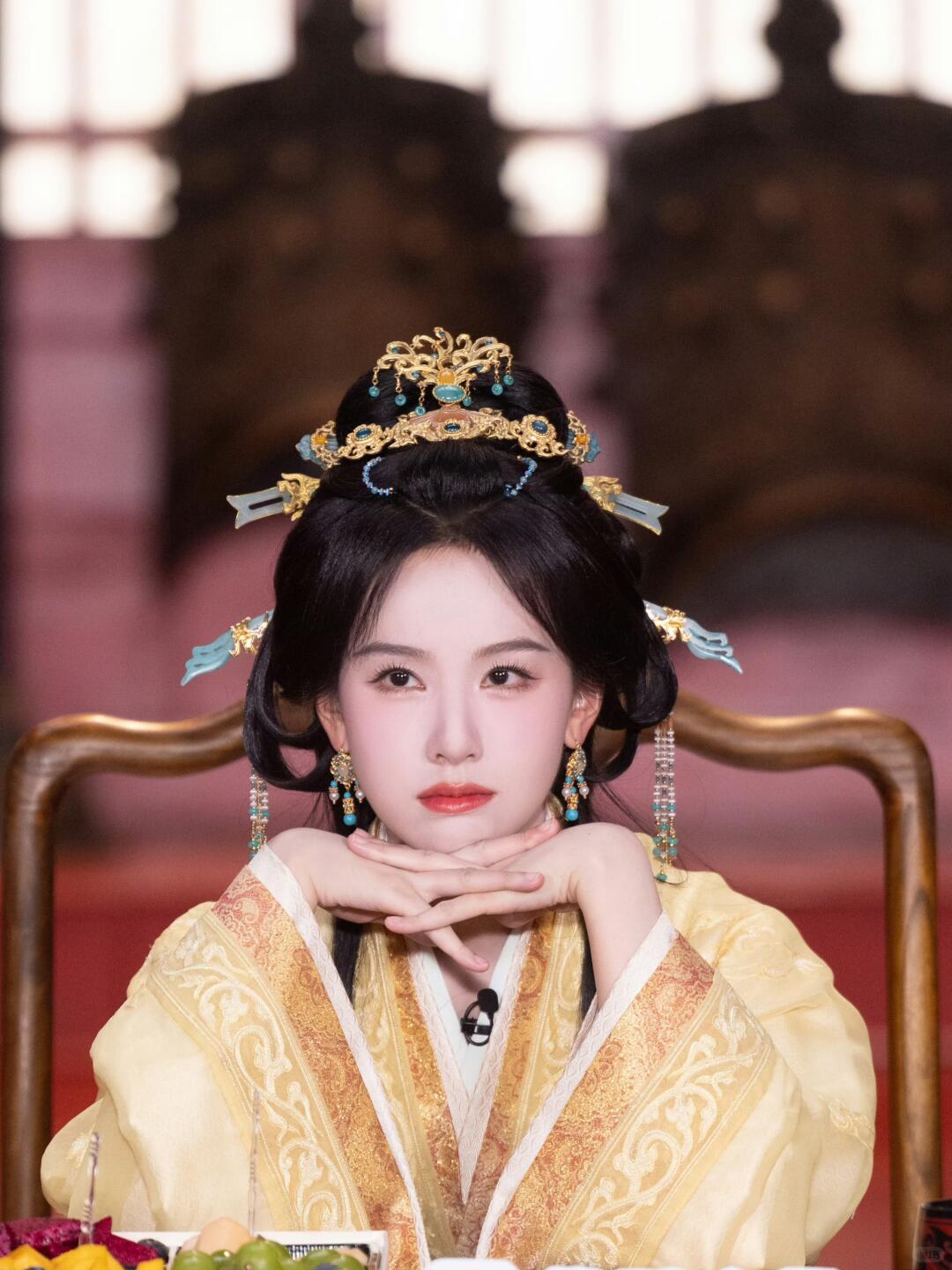 陈都灵祝高考生皆为翘楚 剧集翘楚 这波联动真的太暖了，陈都灵把《翘楚》里楚朝的拼