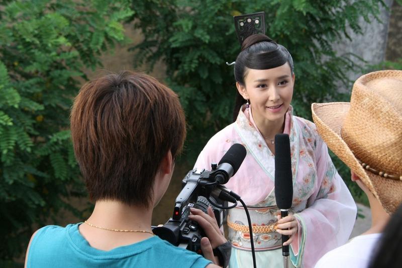 12月13日，演员何晴离世，享年61岁，在年轻人聚集的社交平台引发大量缅怀。她并