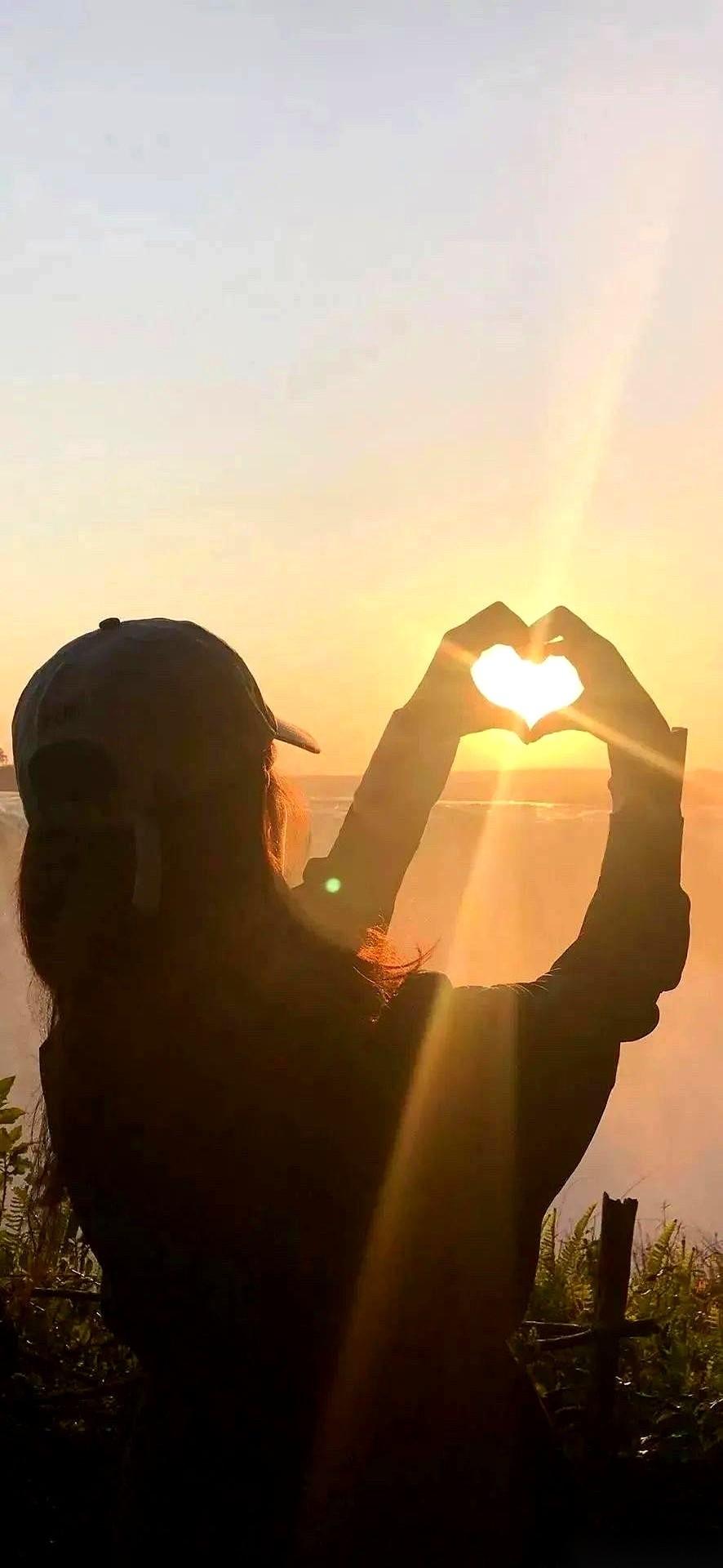 讲个鬼故事：坏人挑猎物，根本不看脸。
也不看你穿得多清凉。
他们啊，就跟狼一样，