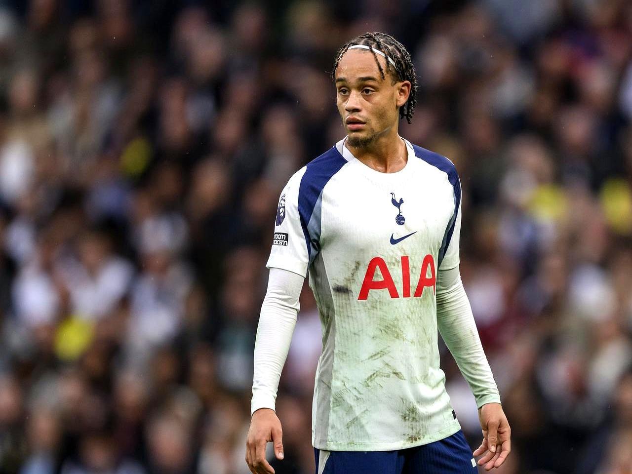 25次丢球！北伦敦德比夜，西蒙斯被阿森纳撕成碎片，地面对抗14次只赢1回，全场球