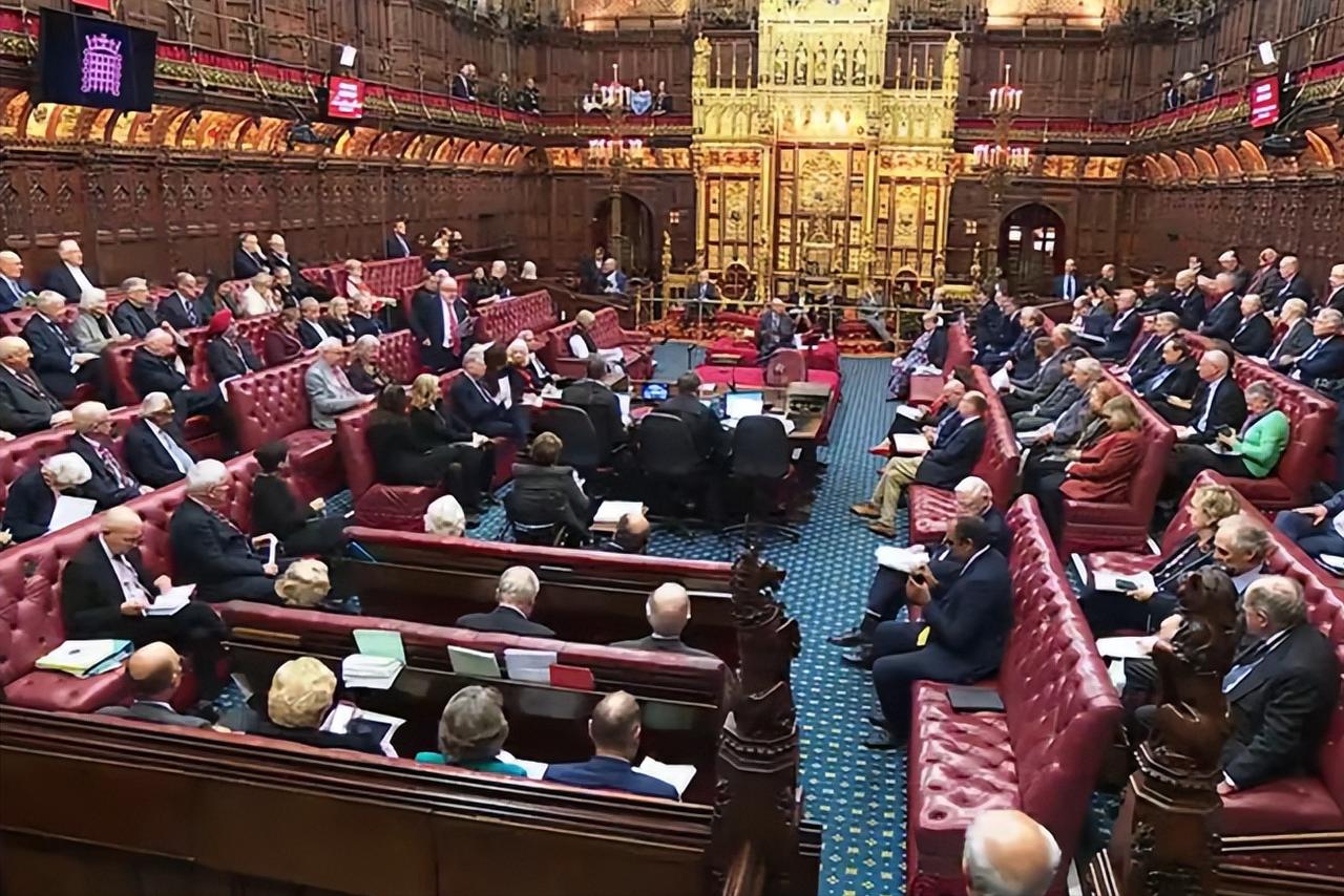 短短半个多月时间，英国英格兰、苏格兰、威尔士三地同步爆出大料，同一个小众政党接连