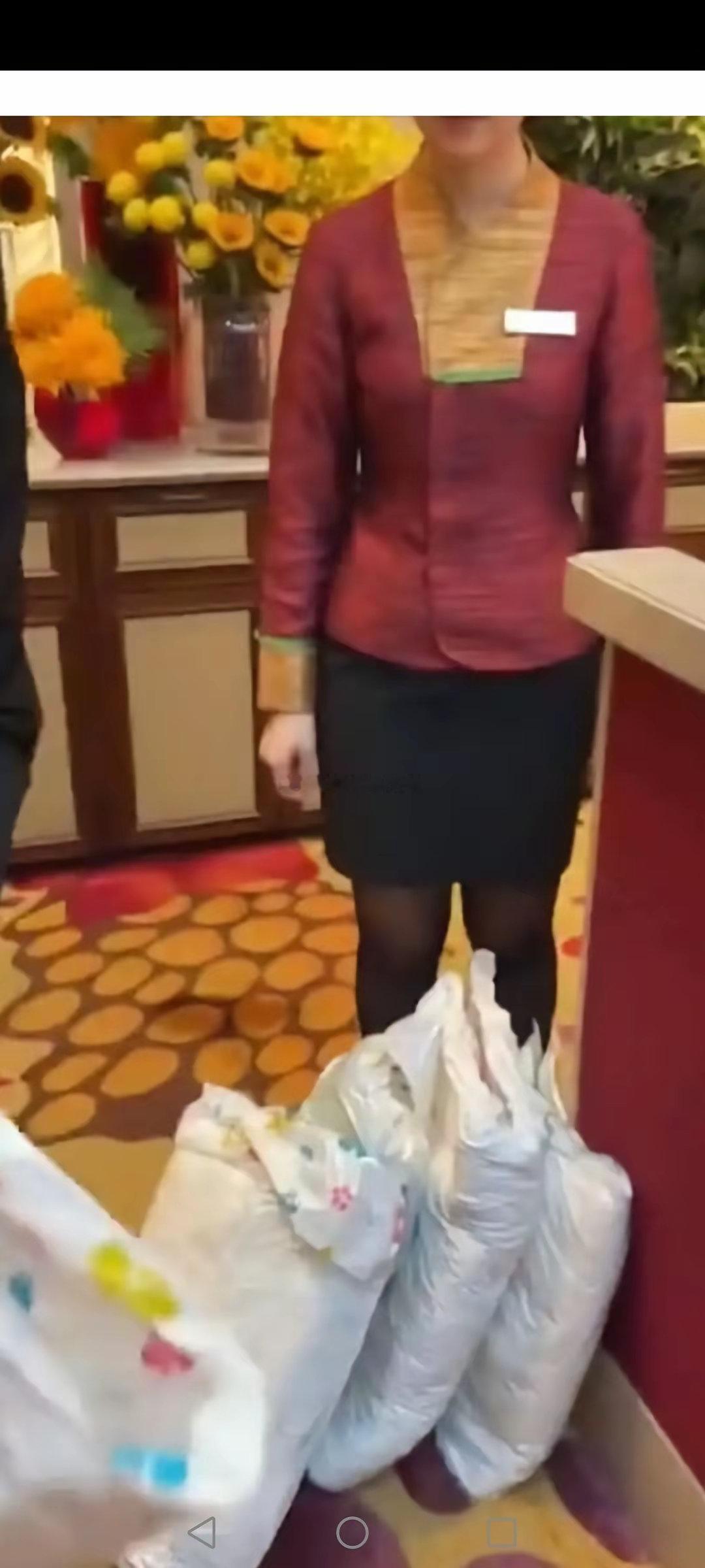 太丢人了，因酒店枕头睡的舒服，女子住澳门五星级酒店时，顺手偷窃酒店价值5000美