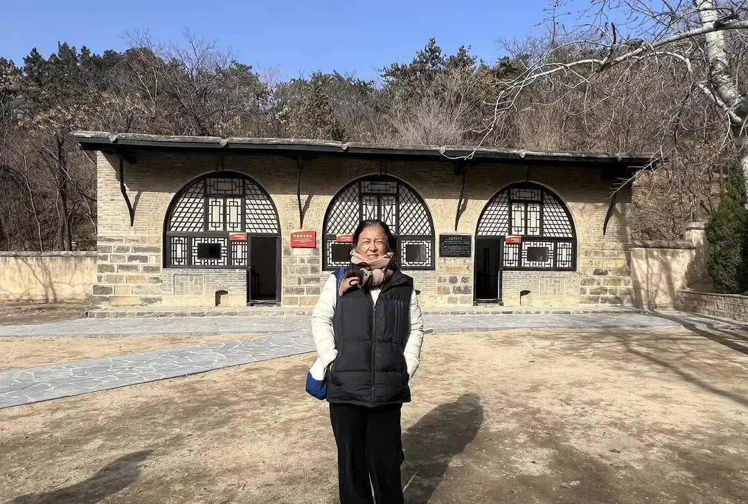 染发10年，头皮烂了
 
我妈染发次数比洗头勤。
 
理发店办卡花了两万，染完第