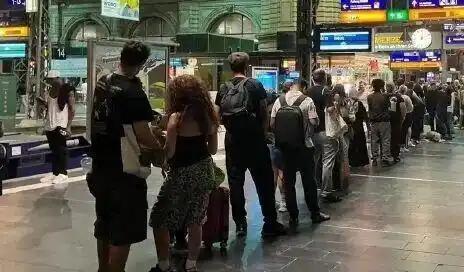 【德国火车停运是怎么回事】
        德国火车停运原因多样。当地时间6月2