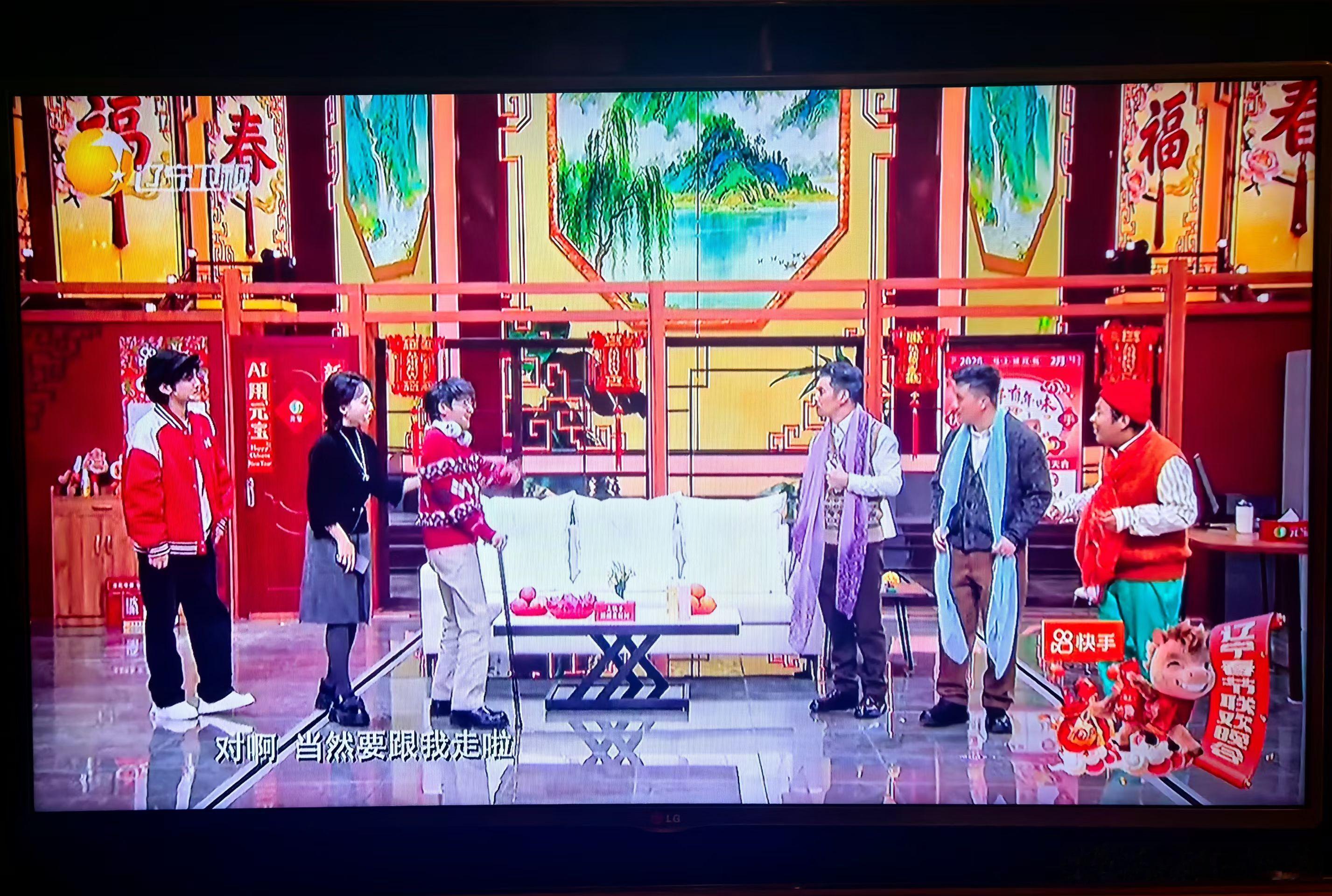 辽宁卫视春晚于适春晚首位骑马登台艺人多少年看春晚没坚持到底了？说实在的，今晚能看