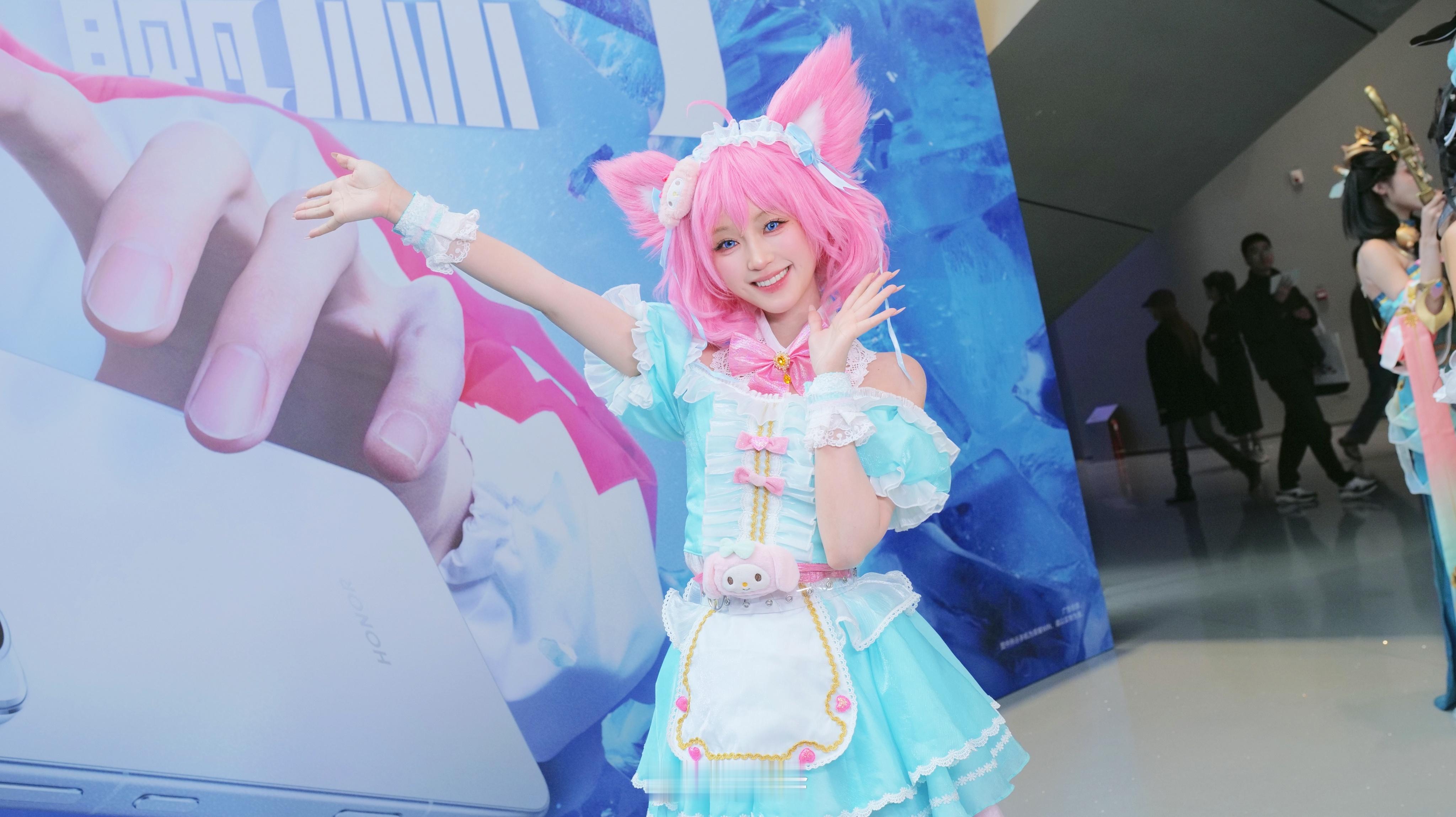 给大家来点福利～荣耀WIN发布会拍的小姐姐，是不是巨好看！ 