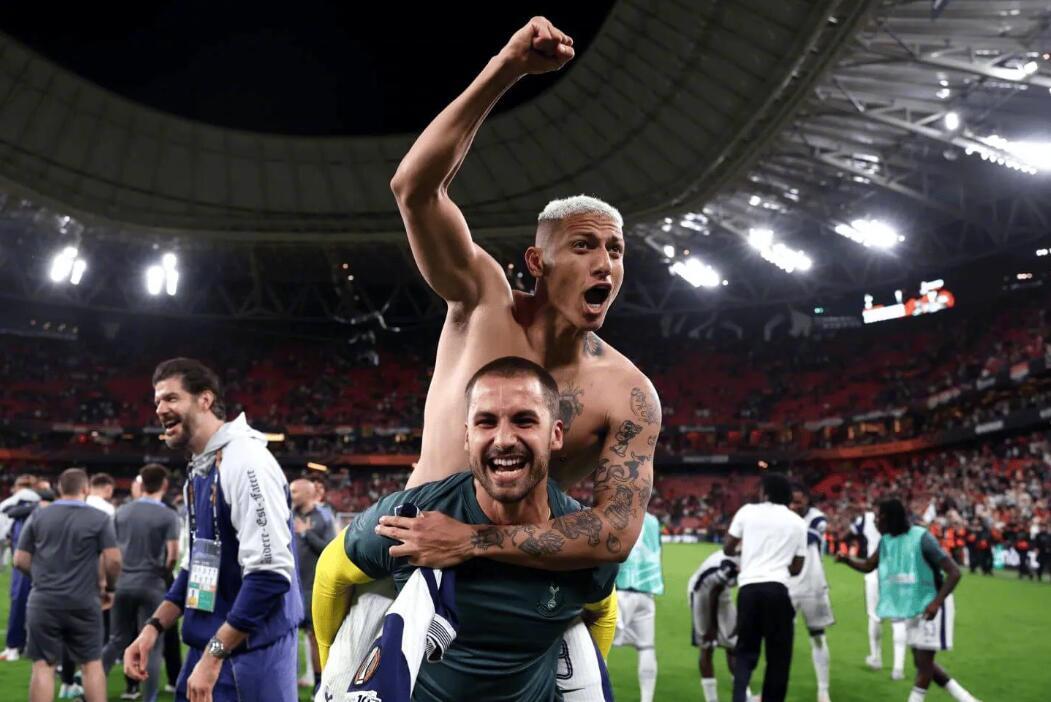 前热刺门将转型做导演The Athletic报道，26岁的门将阿尔菲-怀特曼在今