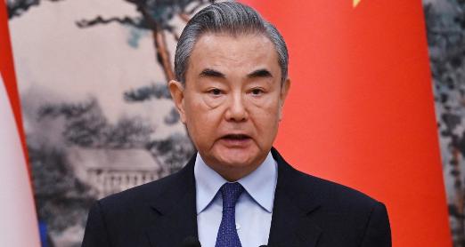 眼看土库曼斯坦、阿联酋相继出访中国，英国坐不住了。

 你看，伊朗外长前脚刚夸完