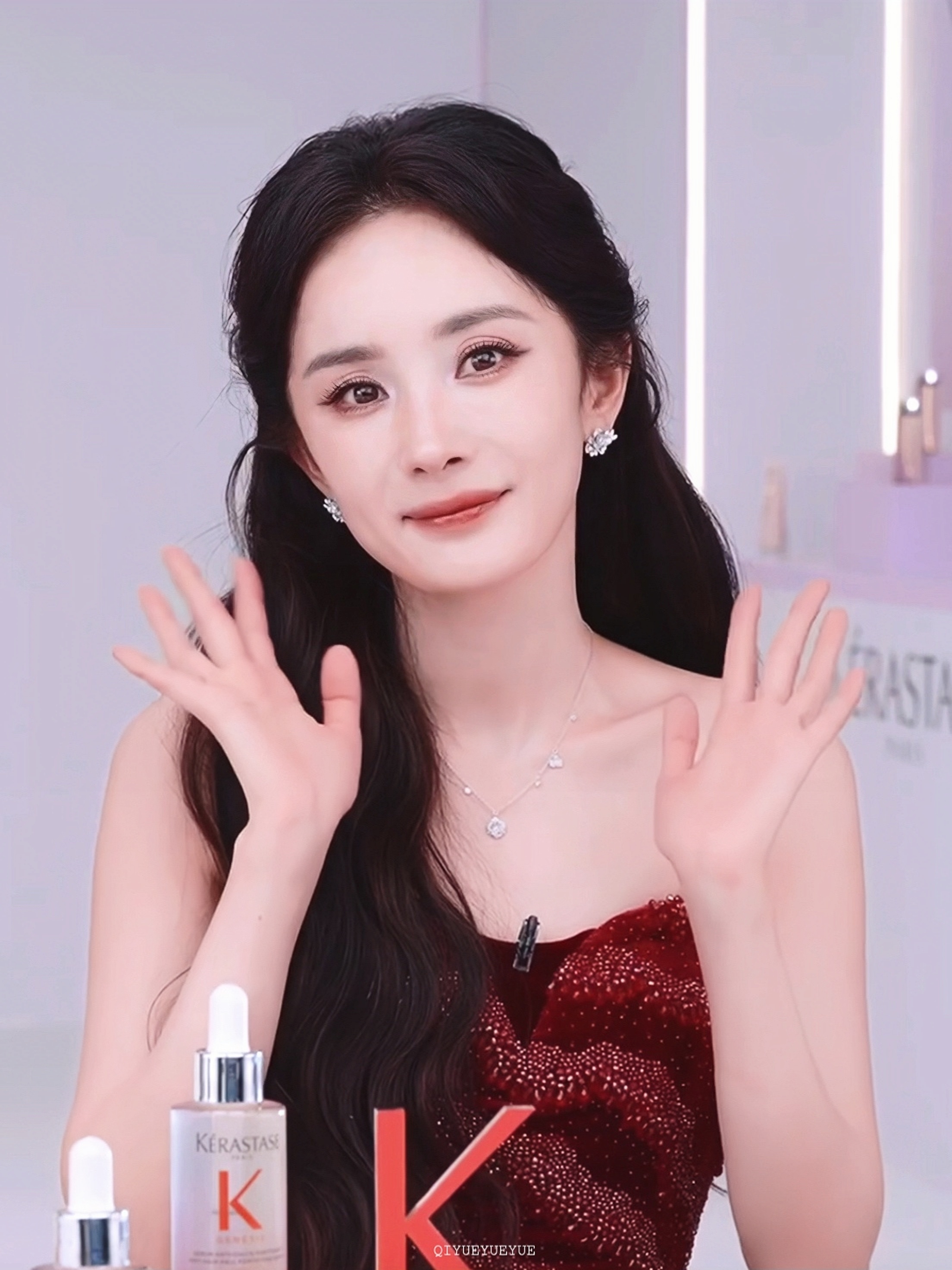 随手截都好美[拜托]宝贝今天是娇艳的红玫瑰🌹杨幂直播 杨幂卡诗品牌全球代言人 