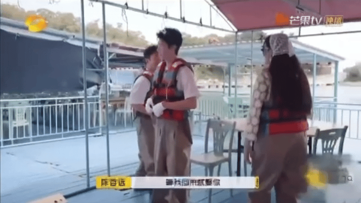 #杨迪对娜扎陈哲远贴脸开大##杨迪贴脸嗑cp#杨迪不仅仅是主持人，更是贴脸开大的