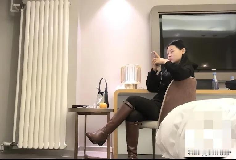 今天相亲，遇到一个高冷的女孩。

年龄大了还是单身，
也不知道什么时候可以摆脱单