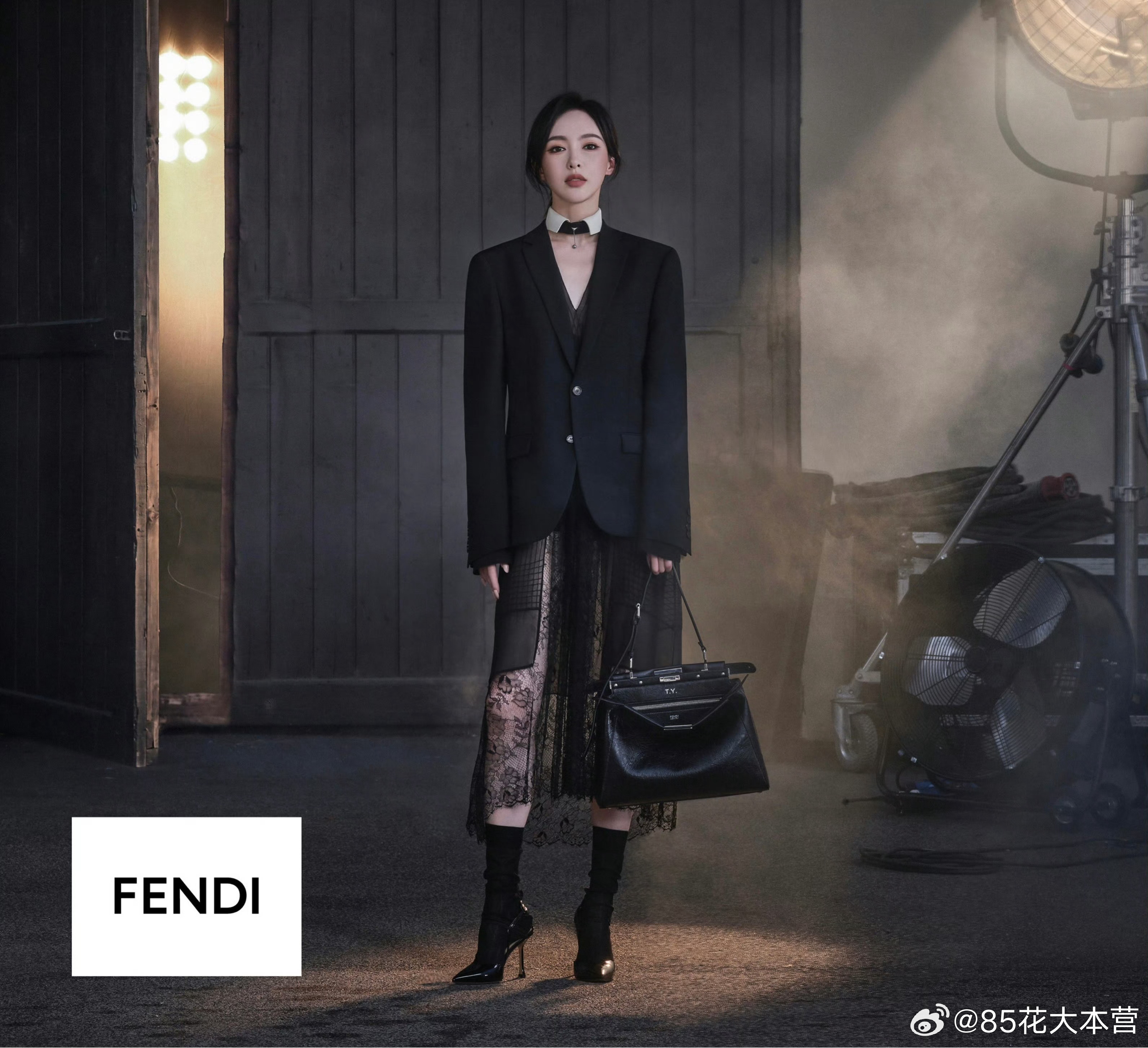 唐嫣领衔出镜FENDI 全球新广～品牌代言人唐嫣也是本次全球广告中的唯一亚洲面孔