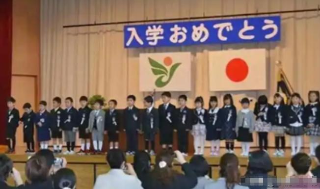 日本人在中国办了那么多学校，培养了各行各业的人才，中日都是东方人的面孔，为了能融