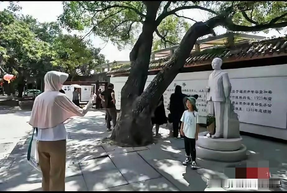 《沉默的荣耀》这部剧近几日火得一塌糊涂，导演和于和伟都没想到，会引发这么大的热潮