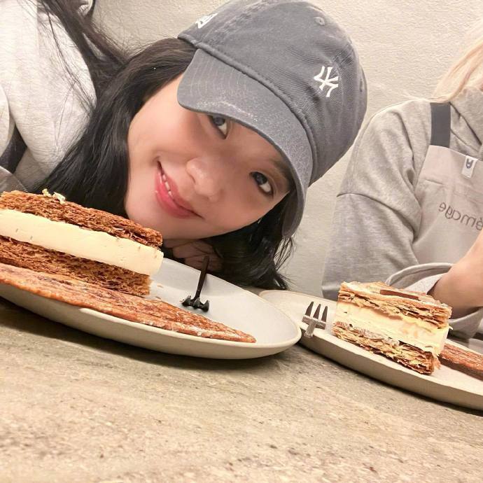 Jisoo 金智秀  一些很有氛围感的女友照 ​​​