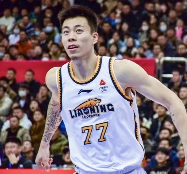CBA，辽宁93-76广州，张镇麟30分，崔永熙16分6犯规，不得不承认的2个事