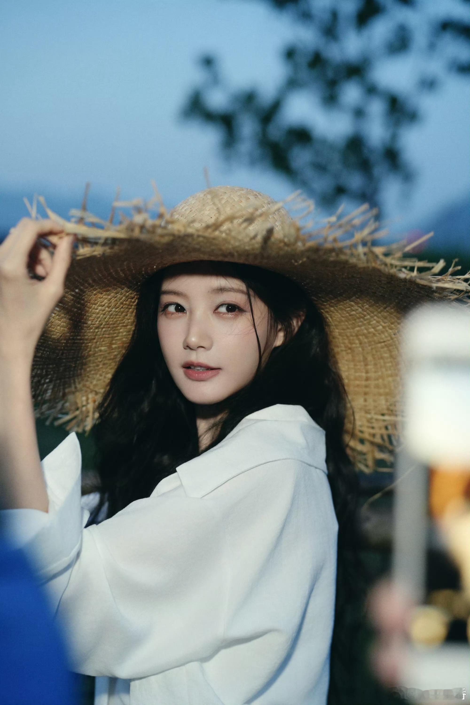 骨朵 night 李一桐陈雀儿 感受大自然美好的同时，拥抱更好的自己。晚安