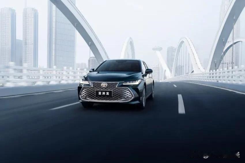 个人建议：2025年聪明人购车，首选丰田，中级轿车，首选丰田亚洲龙。
吉利延吉的