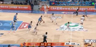 北京北汽大将雷蒙真是太猖狂了！在今天北京北汽主场迎战广东东阳光的季后赛生死战中，
