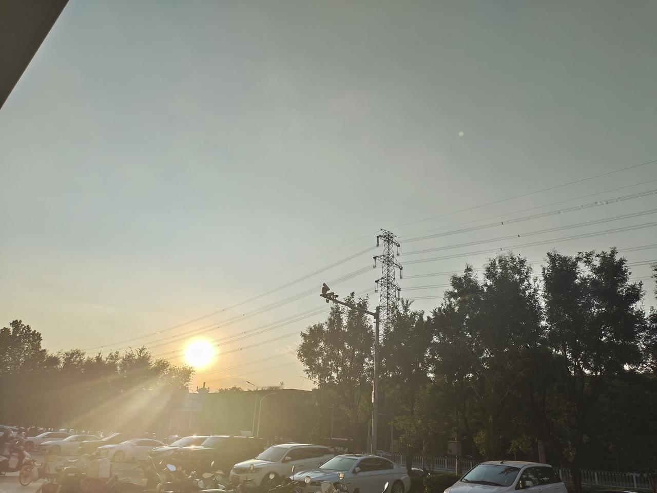 真正伤人的，从不是无意犯错，是清醒的背弃
 
成年人最该看透的人性真相：有些伤害