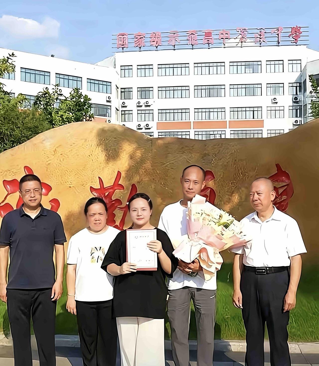 ［三连冠！苍溪中学连续三年拿下广元市历史类高考第一名，三朵金花圆梦清北］

近日