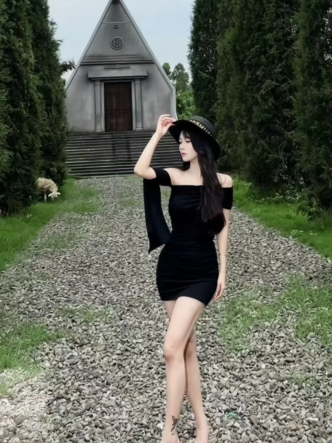 黑色的短裙才是yyds