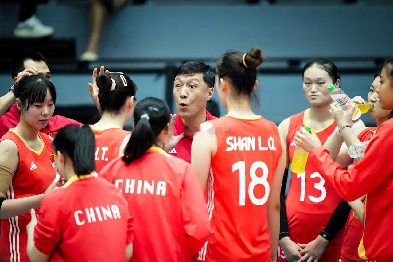2025年U21女排世锦赛小组赛B组第三轮：中国vs多米尼加  第二局：25-1