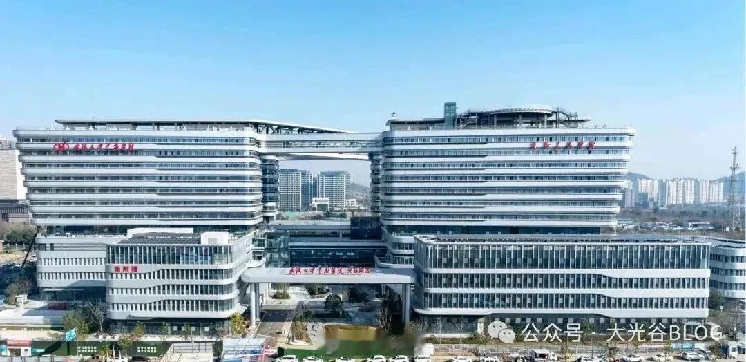 义诊启幕！光谷人民医院进入开业倒计时近日获悉。9 月 3 日，由东湖新技术开发区