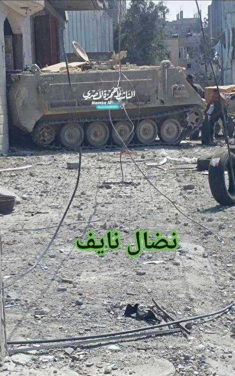 以军即将合围加沙城，自杀式装甲车停到老百姓家门口，2个小时不走就全家“上西天”。