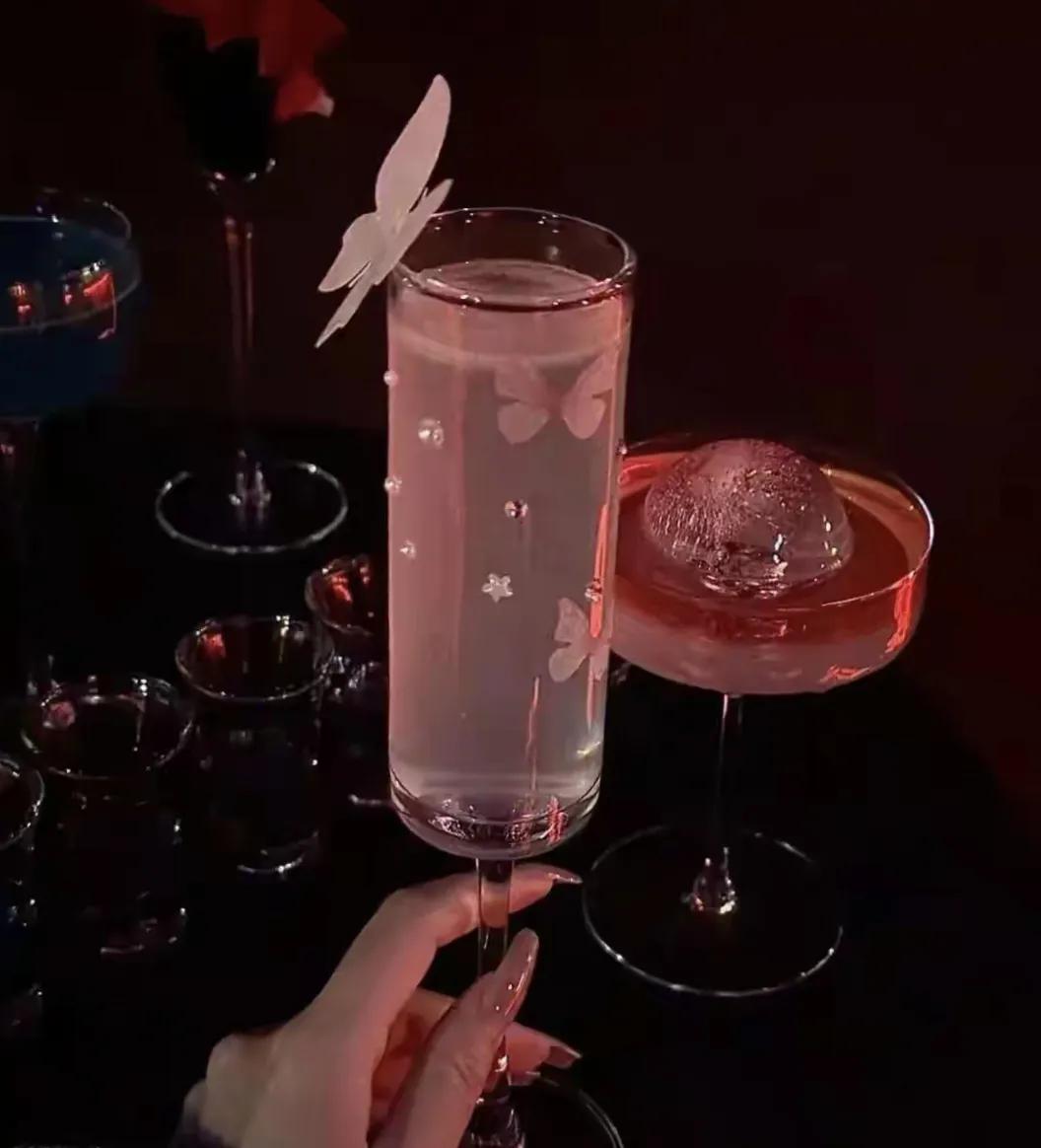减肥一定要戒糖戒糖

这是血泪的教训

为了减肥

和姐妹们组团跳健身操

每天