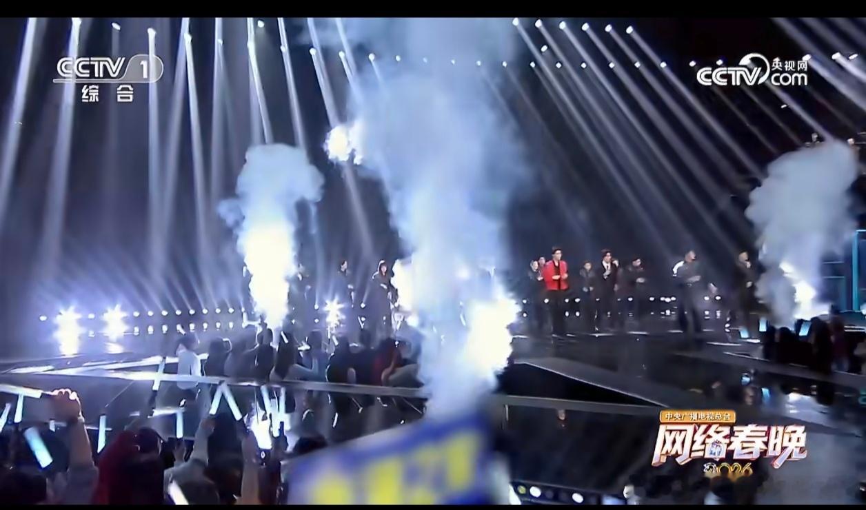 陈添祥柯淳姚冠宇张翅舞台很夯央视网络春晚迎来短剧男演员天团！陈添祥、赵柯淳、姚冠