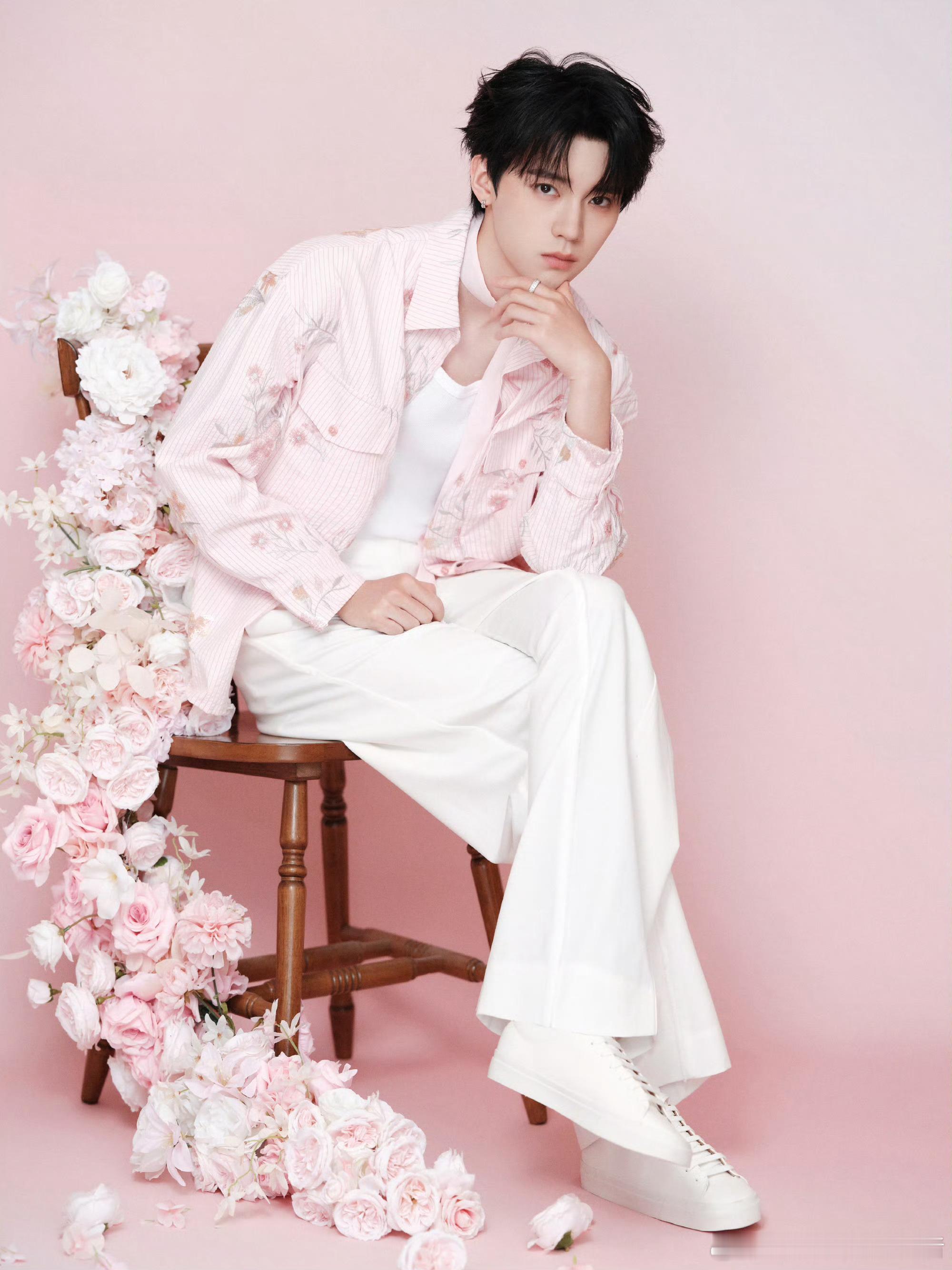 周翊然直播造型出图，花花公子