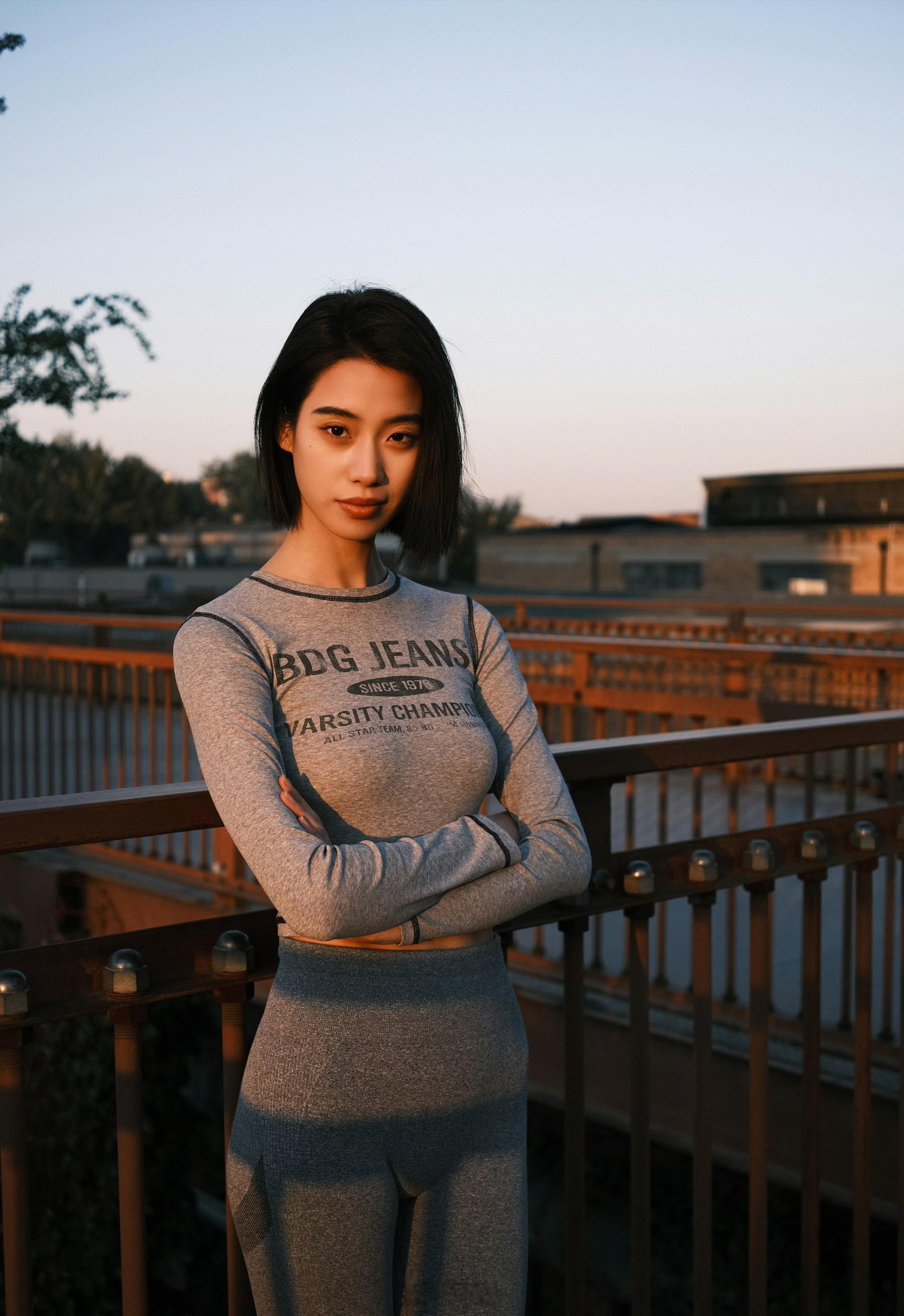 落日余晖下的女孩 ​​​