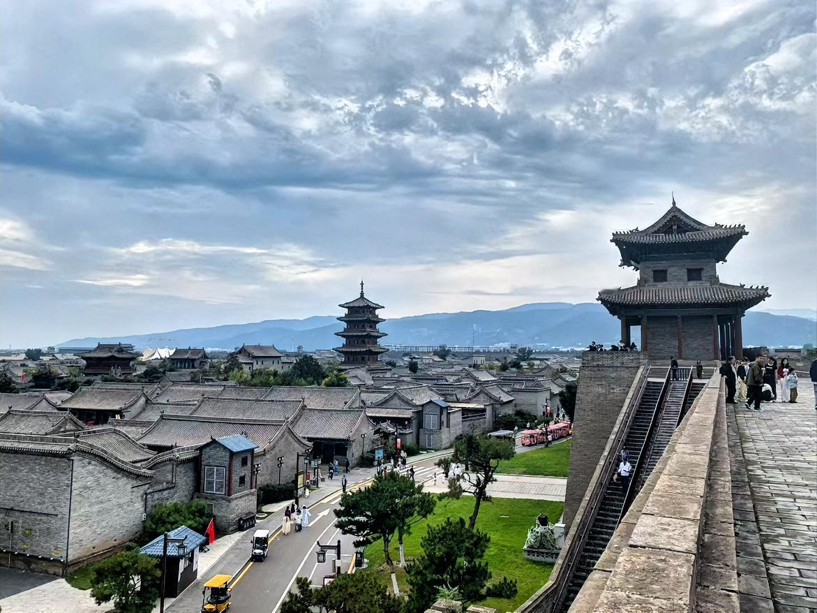 慢慢你就会发现​‎͏ 

那些不爱扎堆

总独来独往的人

没什么呼朋引伴的热