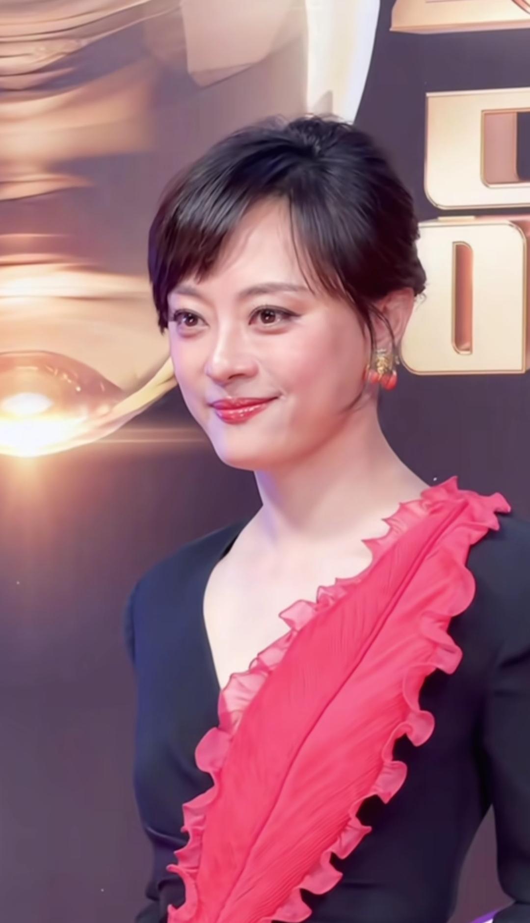 孙俪的穿着，招谁惹谁了，还说她土。

孙俪最近走了个红毯，被网友吐槽没品位，穿的