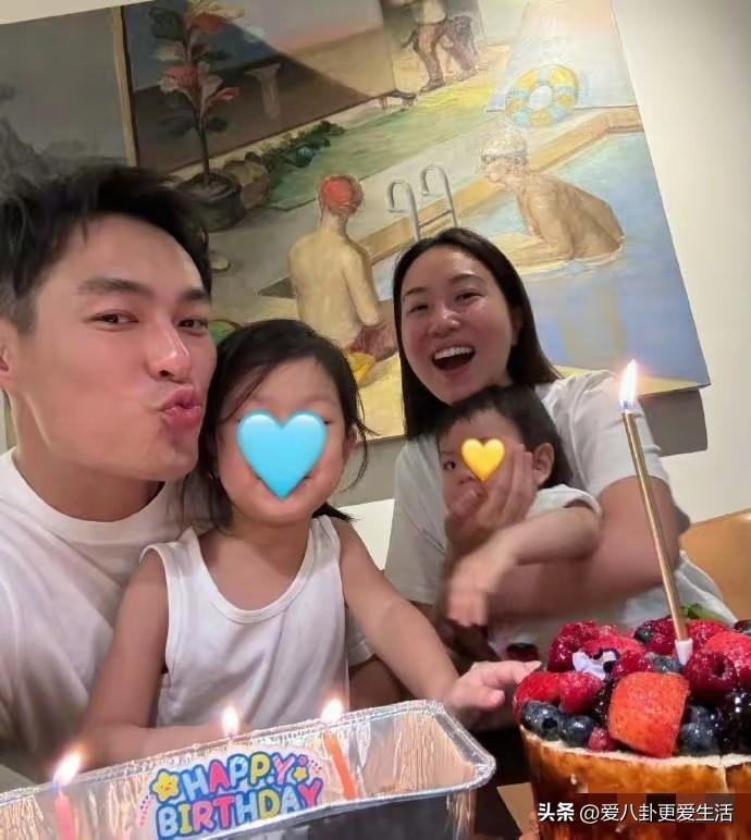 这两口子是真的喜欢孩子，杨佑宁第三个宝宝出生了。
两口子欢天喜地，迎接新生命的到