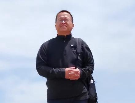 2015年，我国顶尖芯片人才张浩，远赴美国参加学术交流会。谁曾想，一下飞机就被美