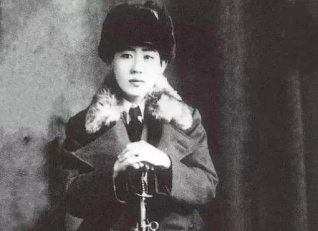 1948年3月25日，北平第一监狱刑场，随着一声枪响，一位神秘女子应声倒地，结束
